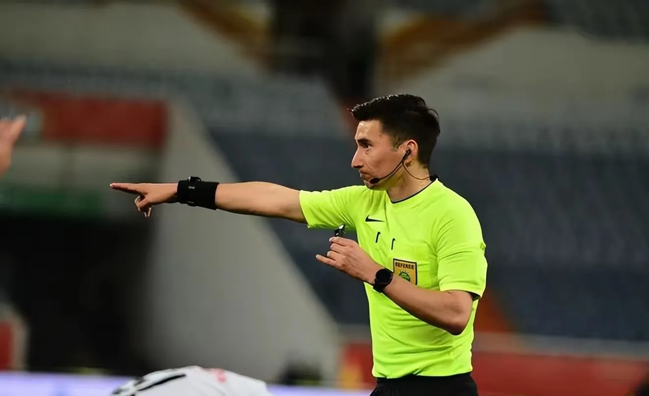 上海久事训练开放日，赛前绝杀压哨引欢呼，意甲在即，资深球员宣示担当(上海久事主场迎战广东东阳光)