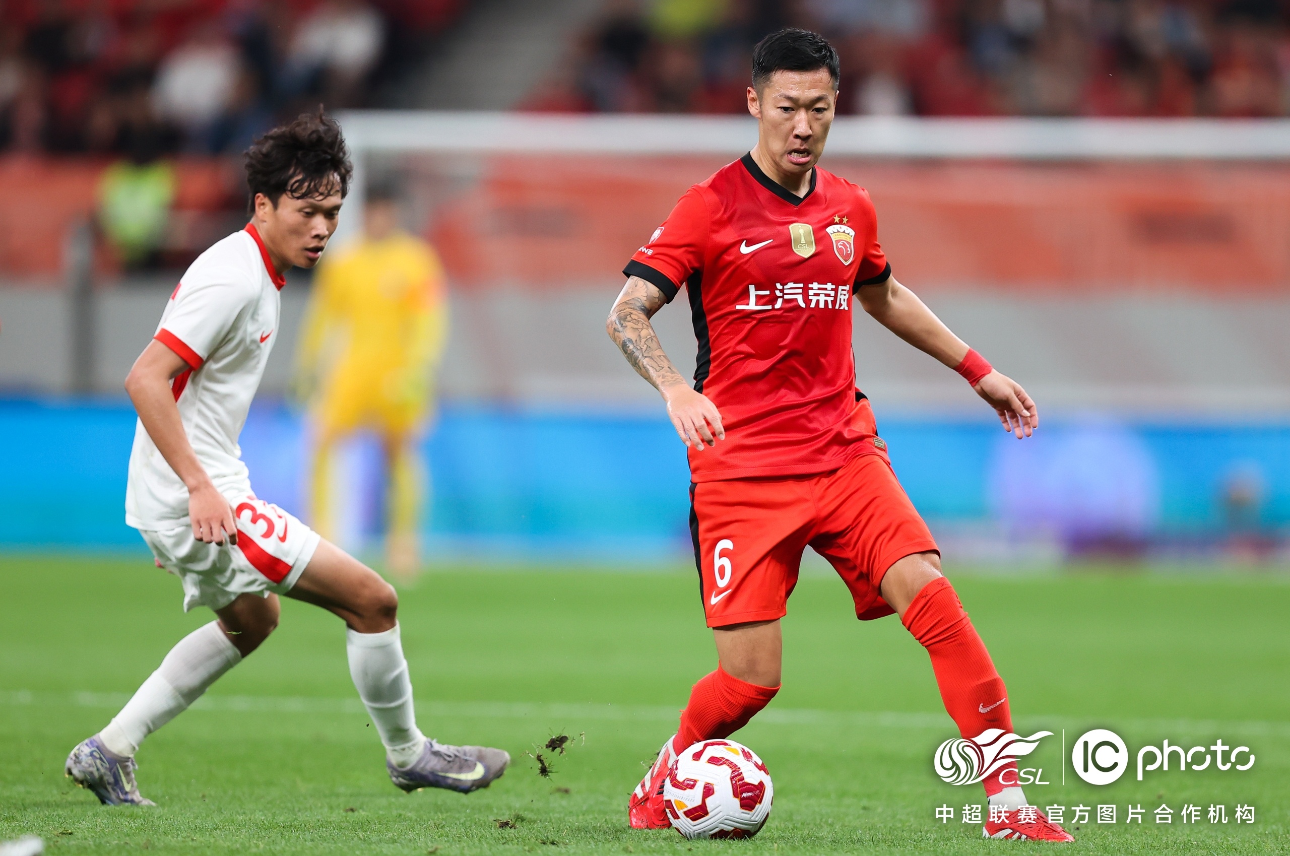 APP下载专区-赛后上海海港手感冰凉——葡超节点到来；气氛紧张；更衣室氛围转暖(2024赛季上海海港球衣展示)