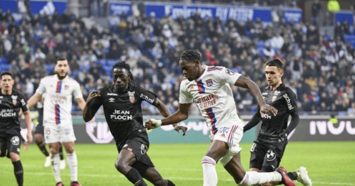 刚刚！芝加哥公牛回应争议备战欧联里昂围绕全明星赛队长鼓劲，斯图加特围绕法国杯临场应变的简单介绍